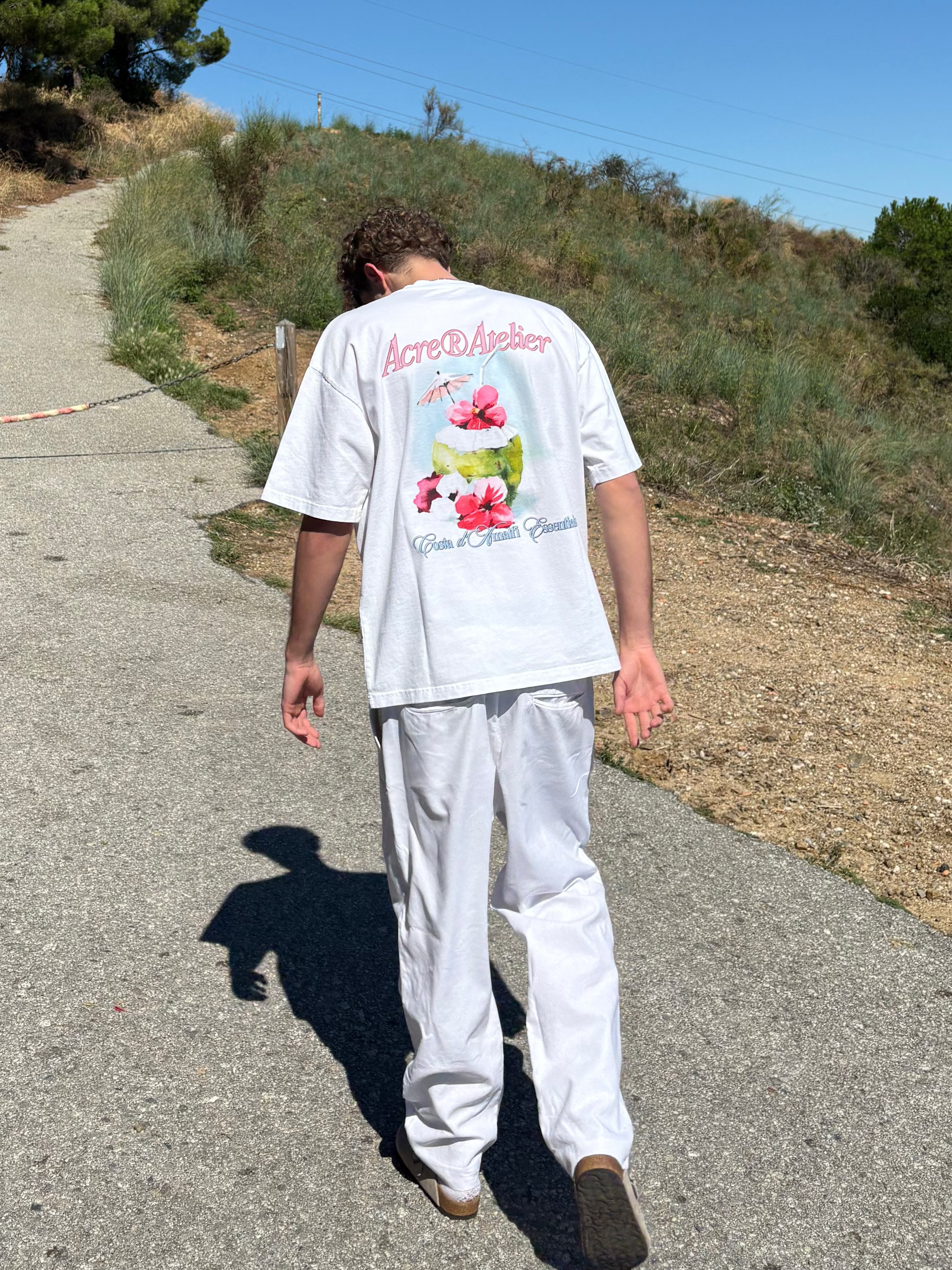 ACRE®ATELIER Costa d'Amalfi T-Shirt Lifestyle Detail - Camiseta Costa Amalfi Luxury Essentials