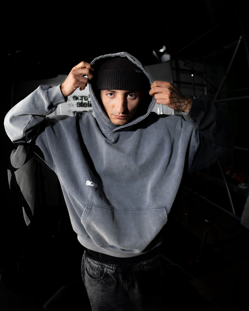 ACRE®ATELIER Garment Lab Hoodie Lifestyle Front View - Sudadera Atelier Garments Lab Streetwear