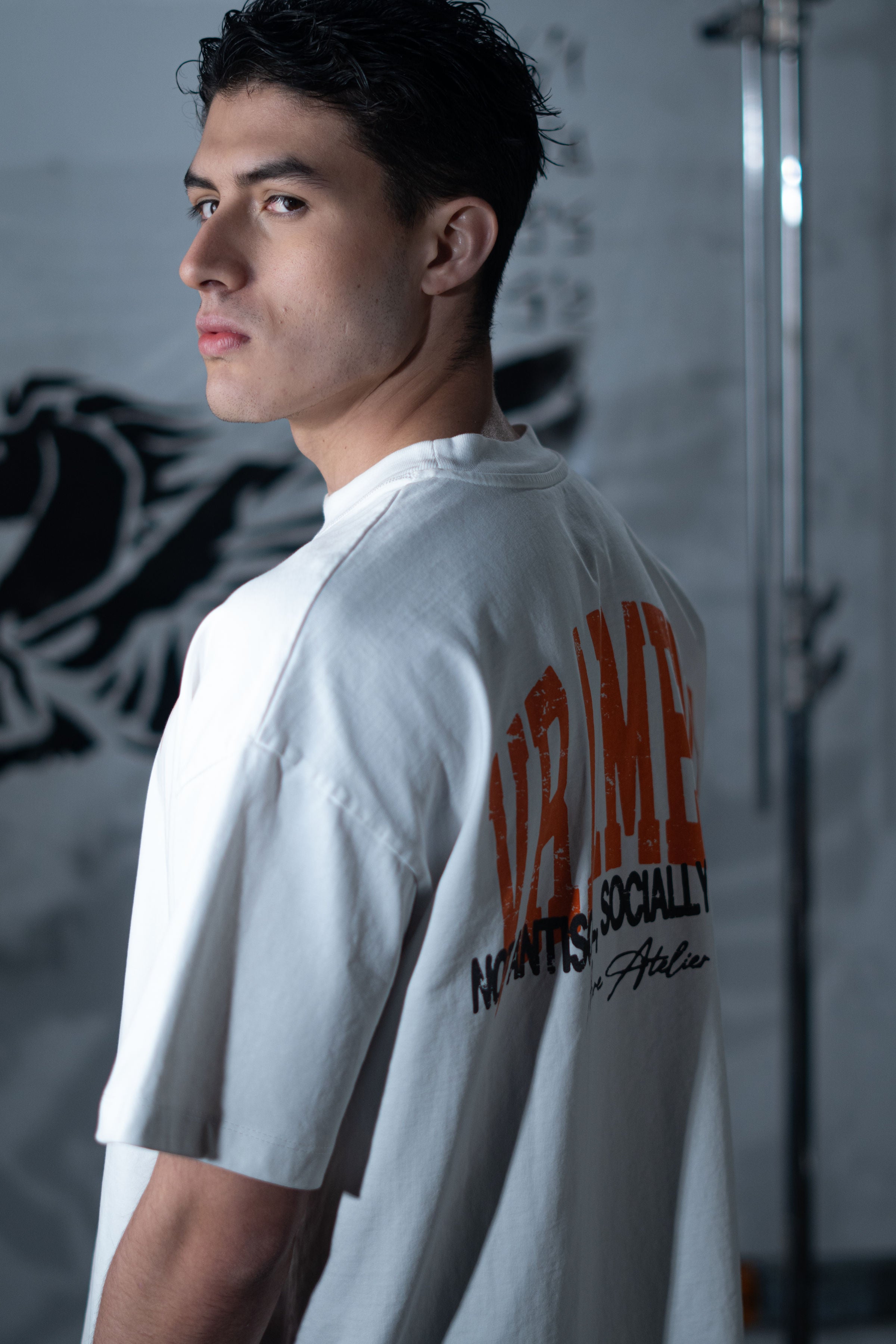 ACRE®ATELIER Vraiment T-Shirt Lifestyle Photo - Camiseta Vraiment Streetwear Style